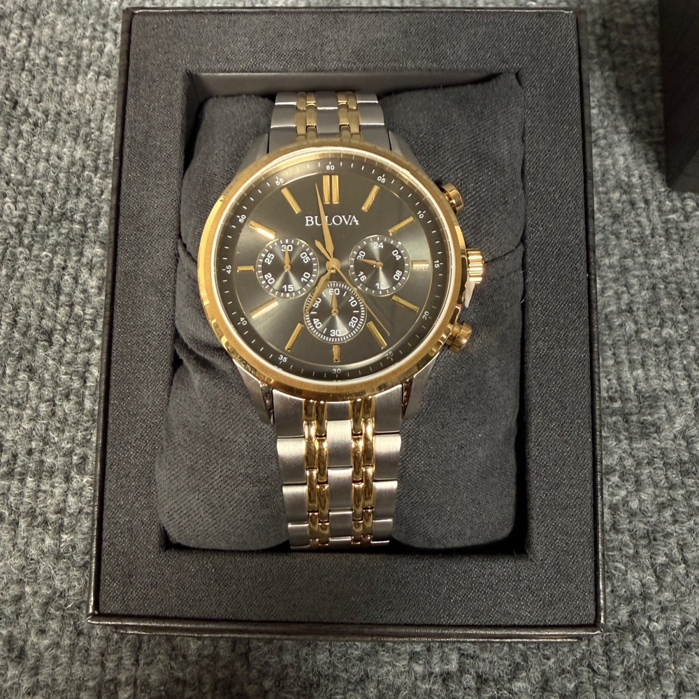 New Bulova Mens Classic Collection 98A215 Chronograph Mineral Crystal Watch